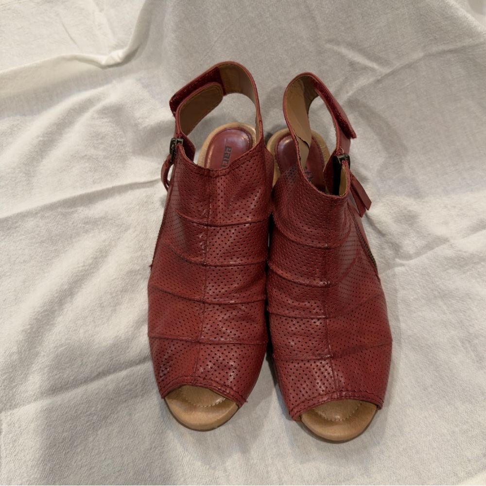 Earth Women's Red Peep-Toe Sandals
